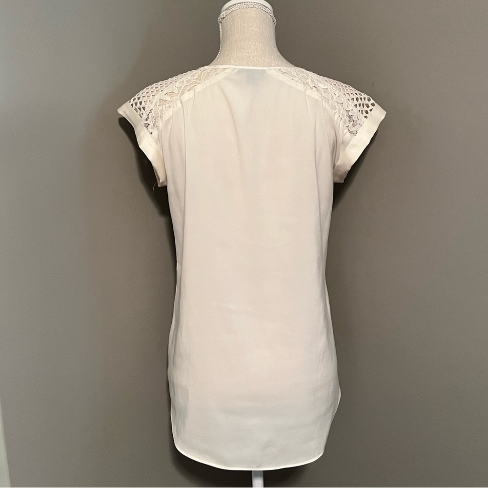 Express Blouse - Picture 2 of 4